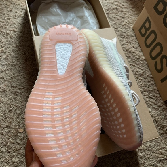 YEEZY V2 CITRIN - Picture 3 of 6